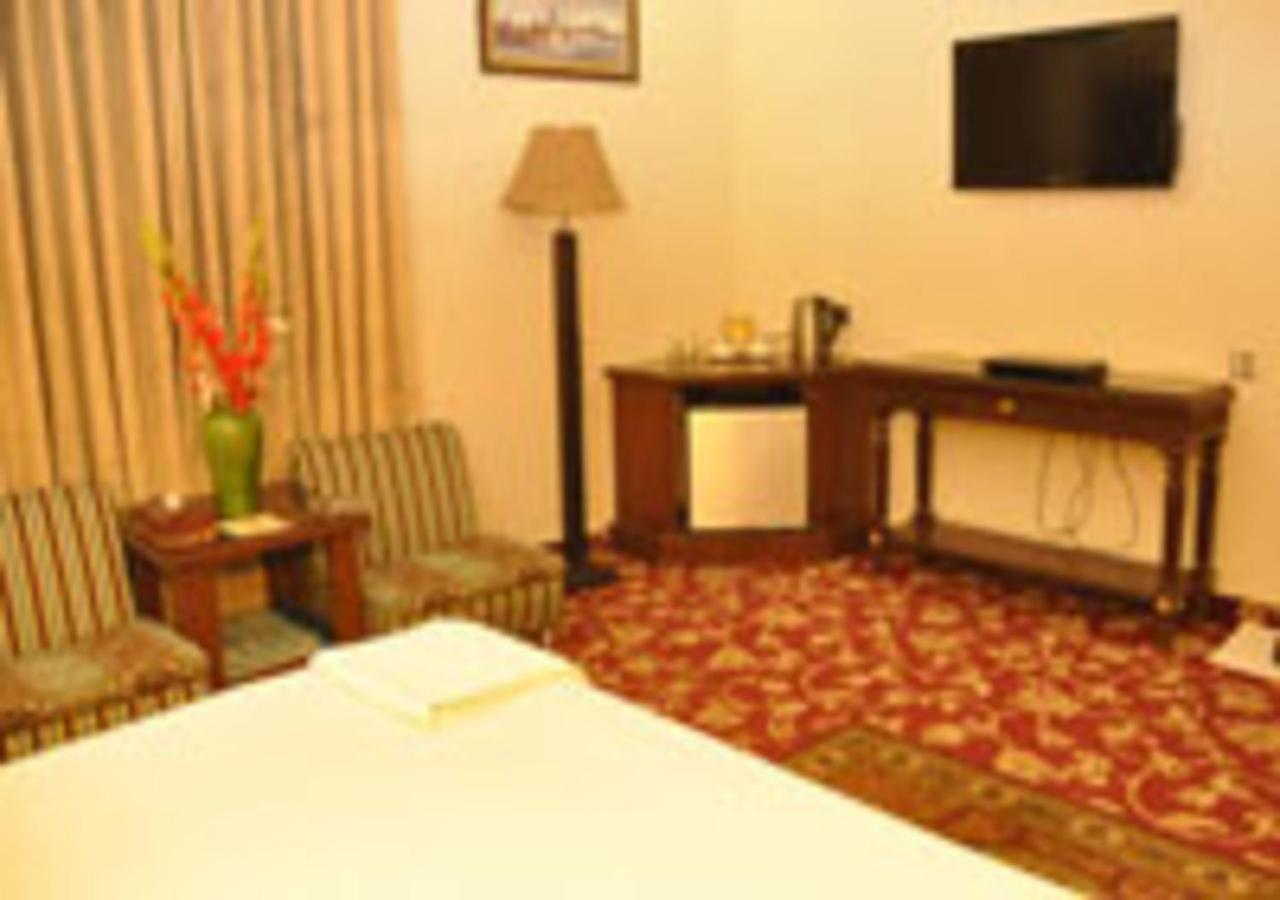 ราโจน โฮเทล ไฟซาลาบาด Hotel ไฟซาลาบัด ภายนอก รูปภาพ