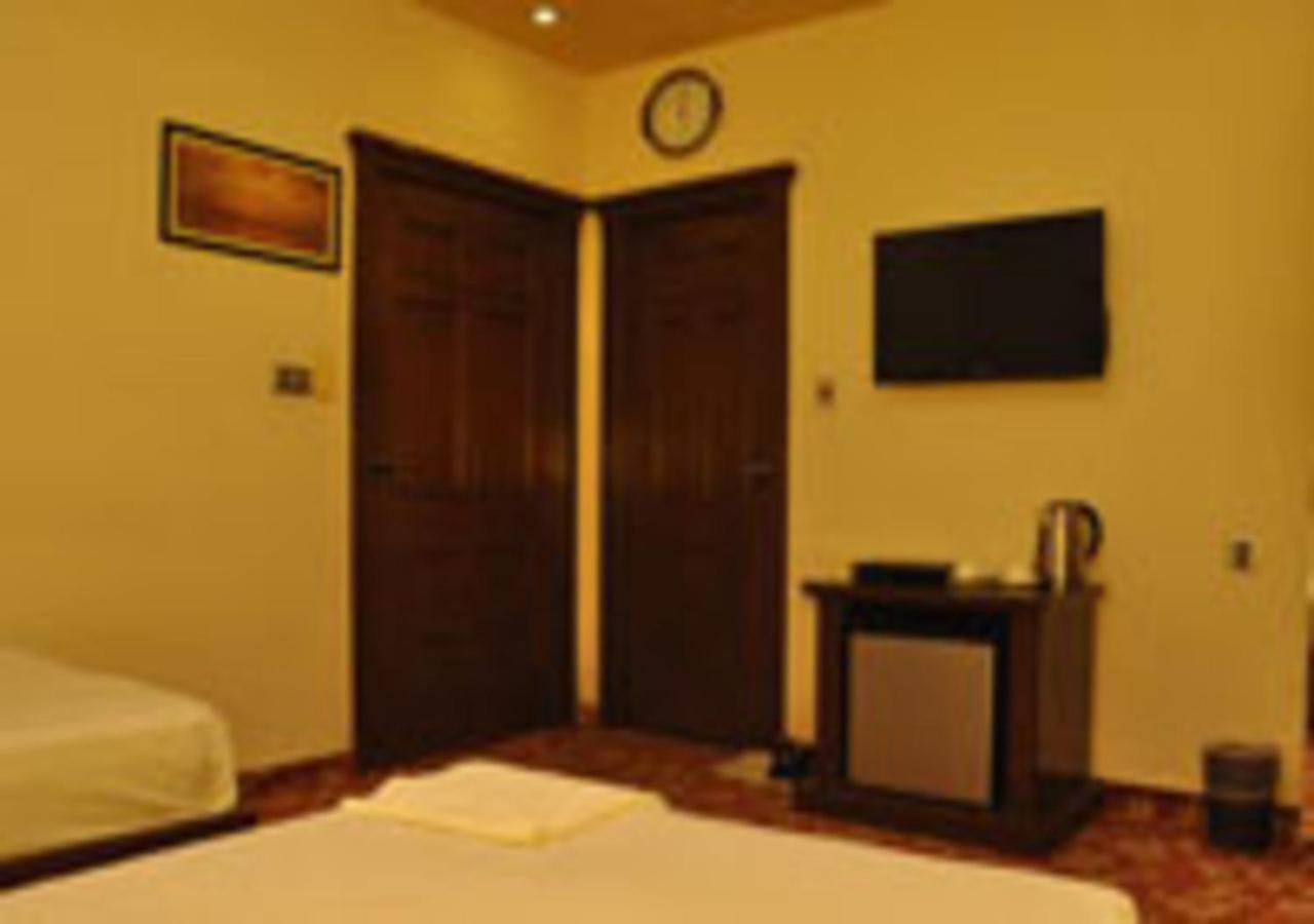 ราโจน โฮเทล ไฟซาลาบาด Hotel ไฟซาลาบัด ภายนอก รูปภาพ